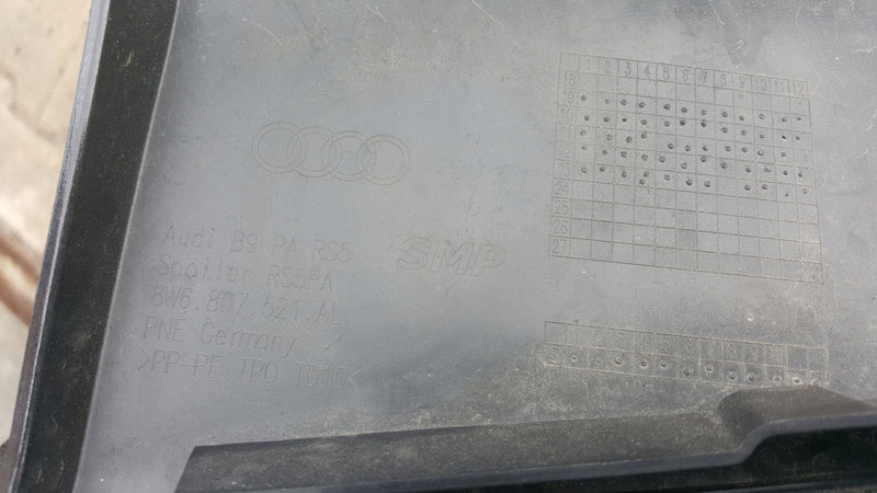 Dokładka dyfuzor spoiler zderzaka tylnego AUDI RS5 8W6807521AL demontaż