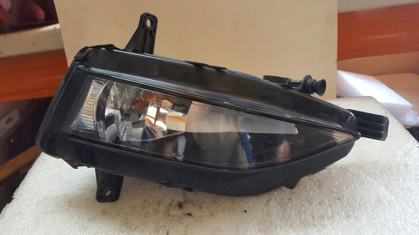 Prawy halogen VW GOLF VII 5G0941662F demontaż