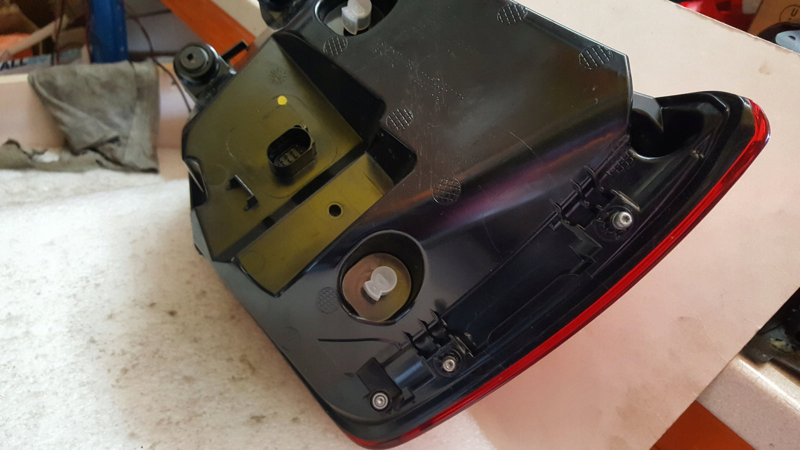 Lampa LED lewy tył AUDI Q2 81A945091B demontaż