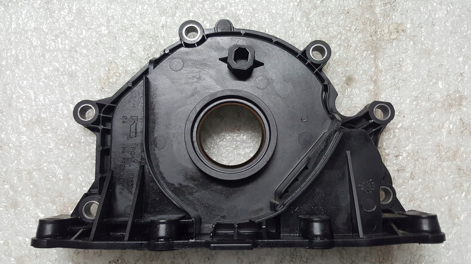 Kołnierz obudowa wału VW AUDI SEAT SKODA 04L103151