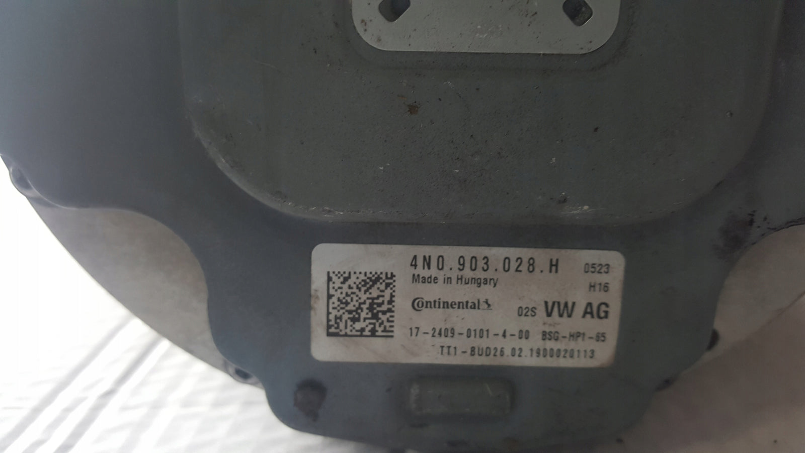 Alternator VW AUDI 4N0903028H demontaż