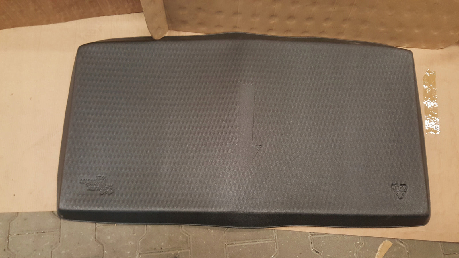 7H0061160 MATA DO BAGAŻNIKA VW TRANSPORTER T5 T6