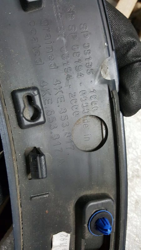 Listwa błotnika lewy tył AUDI E-TRON 4KE853817A