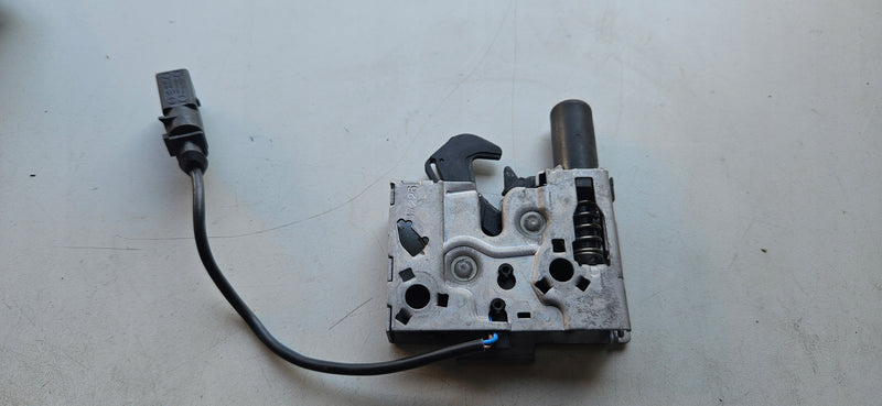 Zamek maski AUDI A6 C8 4K0823509A demontaż oryginał