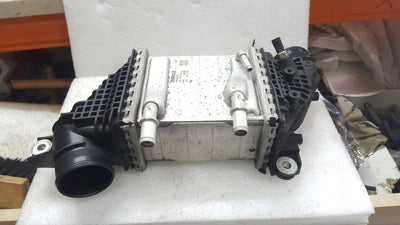 Chłodnica intercooler VW T6 -- CRAFTER 04L145749J demontaż