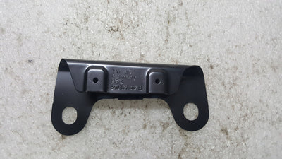 Audi OE 8K0821467B mocowanie błotnika
