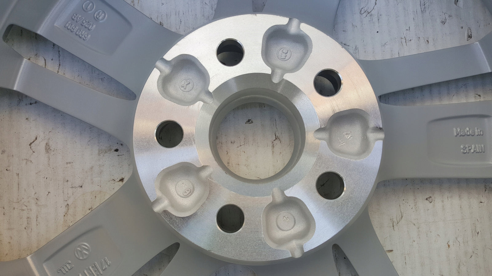 NOWA ORYGINALNA felga aluminiowa VW POLO 6Jx15 et 40 6R0601025AB