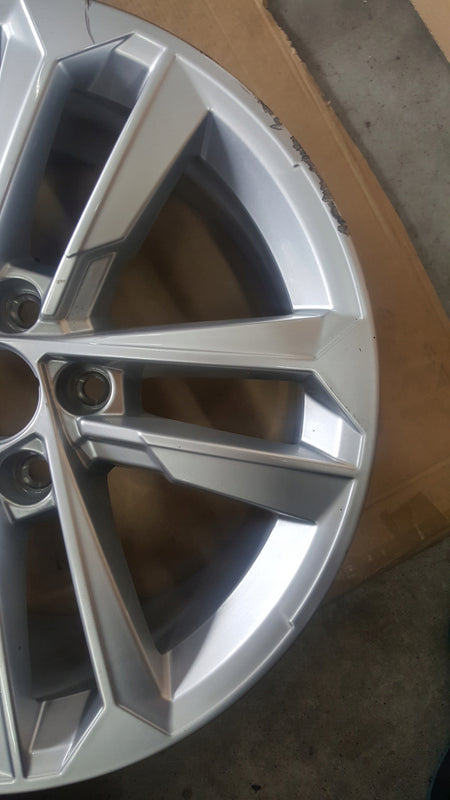 FELGA ALUMINIOWA AUDI A3 8Y 20- 8Y0601025E R17 8J