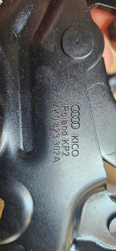 NOWE ORYGINALNE zawiasy maski L+P Audi A6 C8 4K0823301A 4K0823302A + naboje