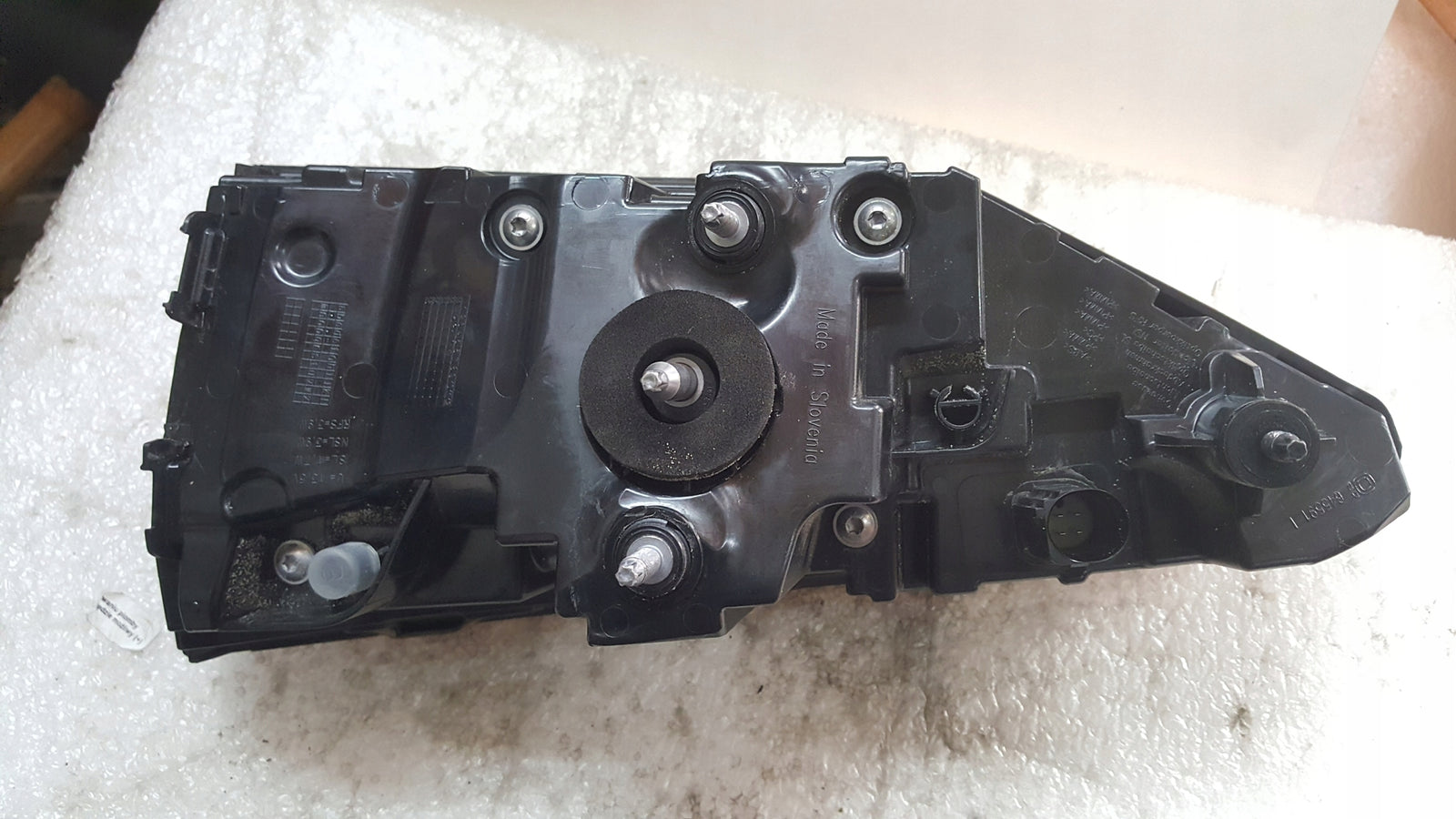 Tylna lewa lampa LED w klapę AUDI A6 C8 sedan 4K5945075 demontaż