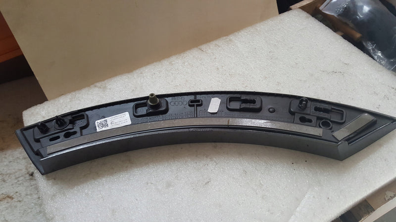 Listwa drzwi prawy tył AUDI E-TRON 4KE854820A 4KE853026E demontaż