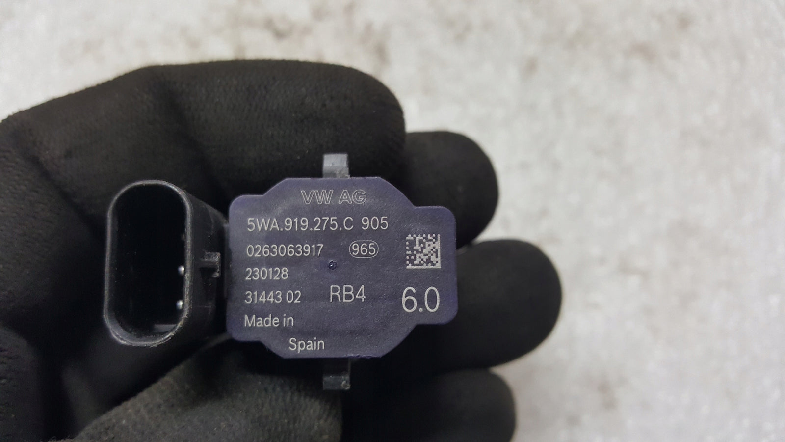 Czujnik parkowania PDC VW AUDI SKODA SEAT 5WA919275C demontaż