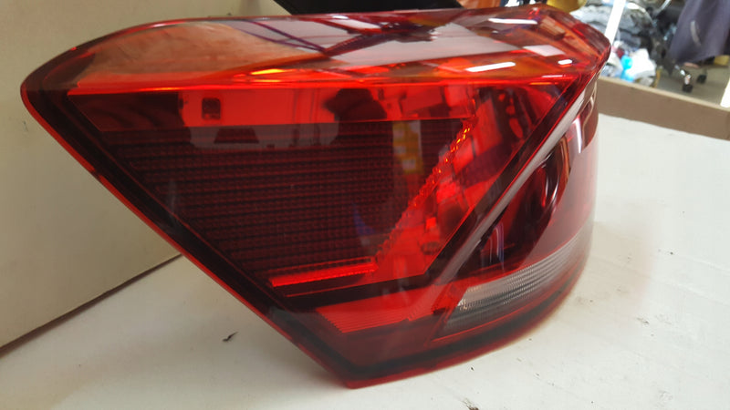 Kompletna tylna lewa lampa LED VW T-ROC 2GA945093B 2GA945095D demontaż