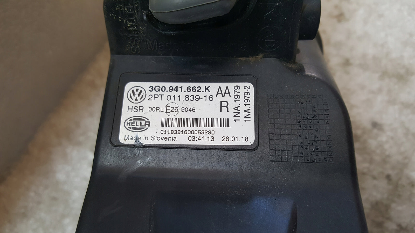 Prawy halogen VW PASSAT B8 3G0941662K demontaż