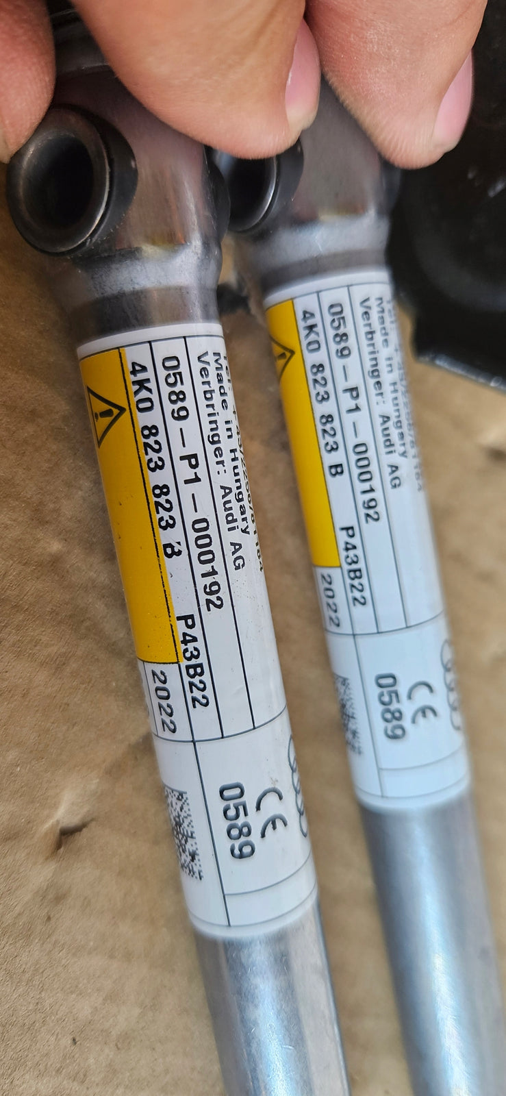 NOWE ORYGINALNE zawiasy maski L+P Audi A6 C8 4K0823301A 4K0823302A + naboje