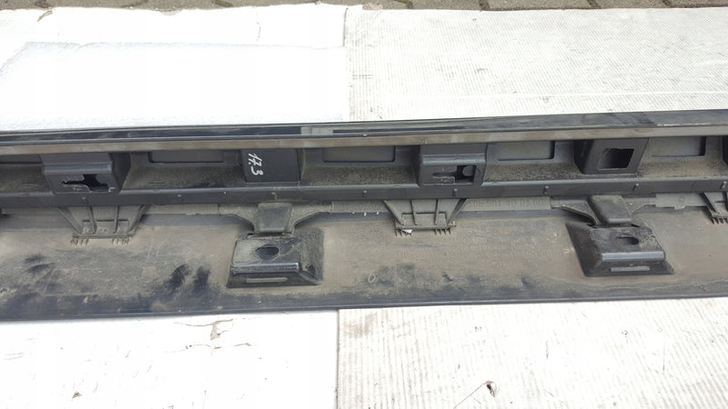 Listwa progowa prawa strona VW PASSAT B8 3G0853858F demontaż