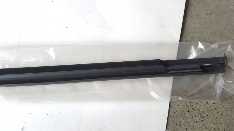 NOWA ORYGINALN listwa zgarniająca drzwi prawy przód VW GOLF VIII 5H4837478B