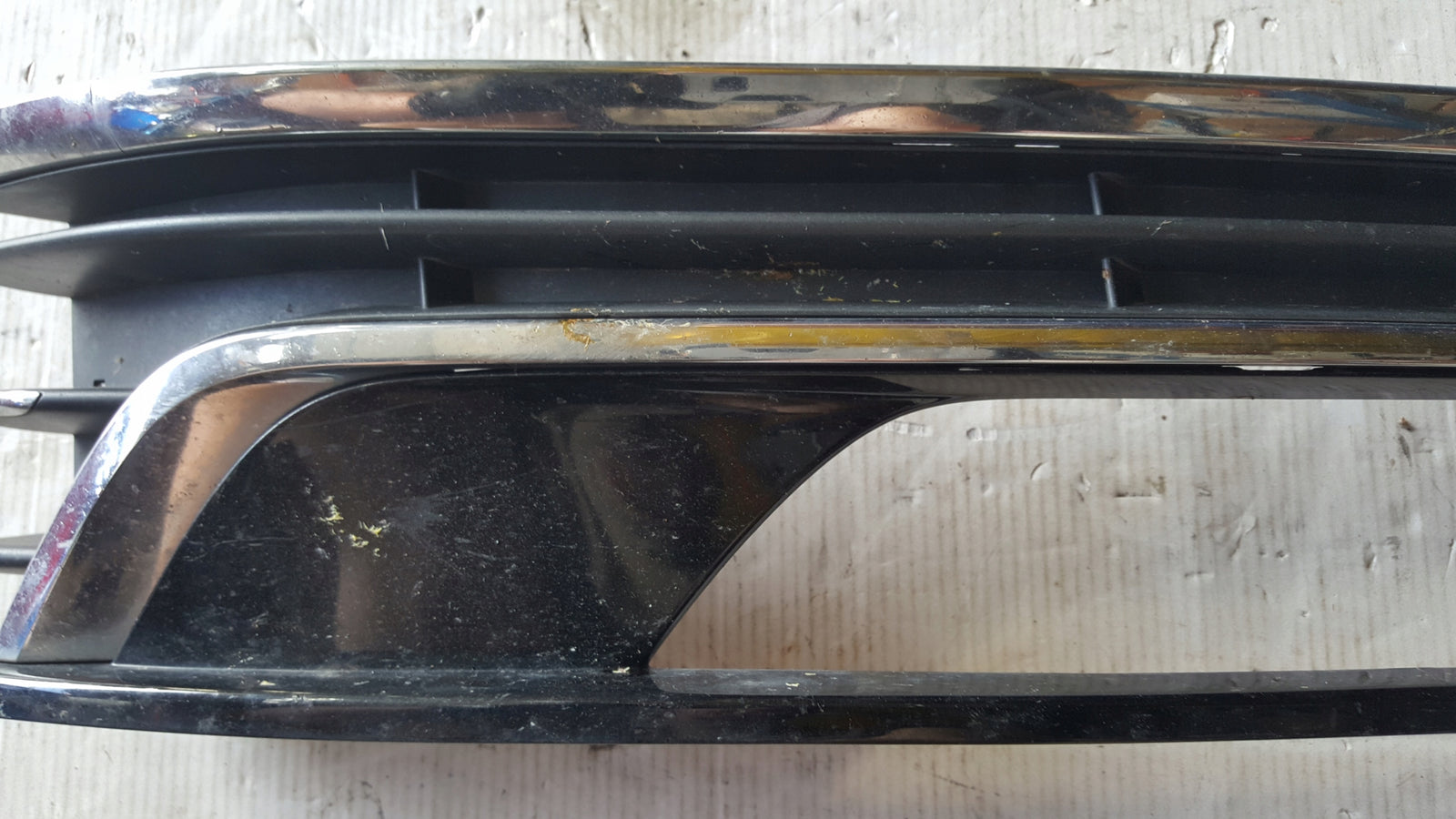 Kratka zderzaka prawy przód VW PASSAT B7 3AA853666A