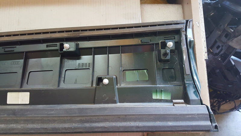 Listwa drzwi prawy przód AUDI Q7 4M0583960N/M/P demontaż