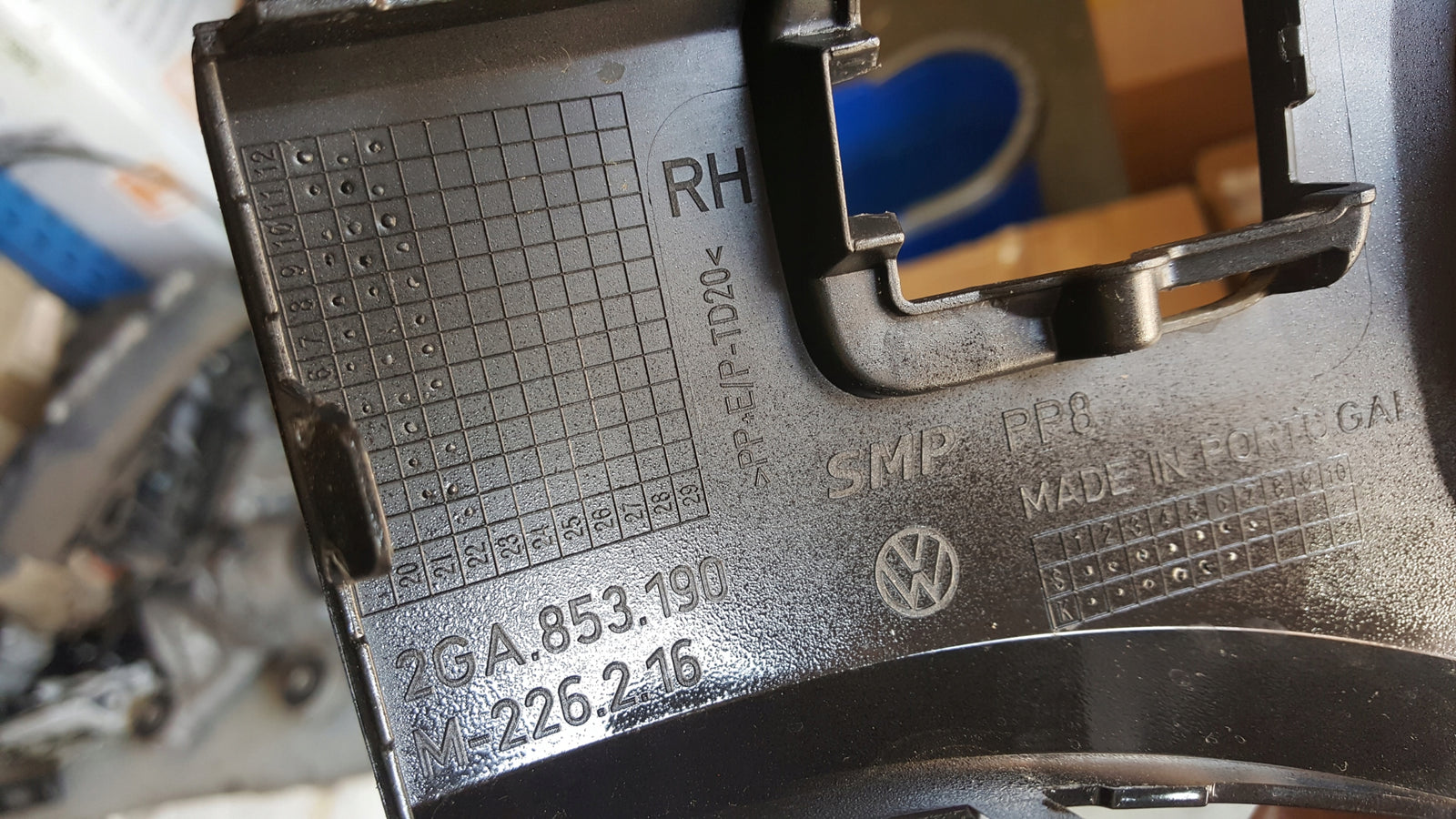 Kratka zderzaka prawy przód VW T-ROC 2GA853190