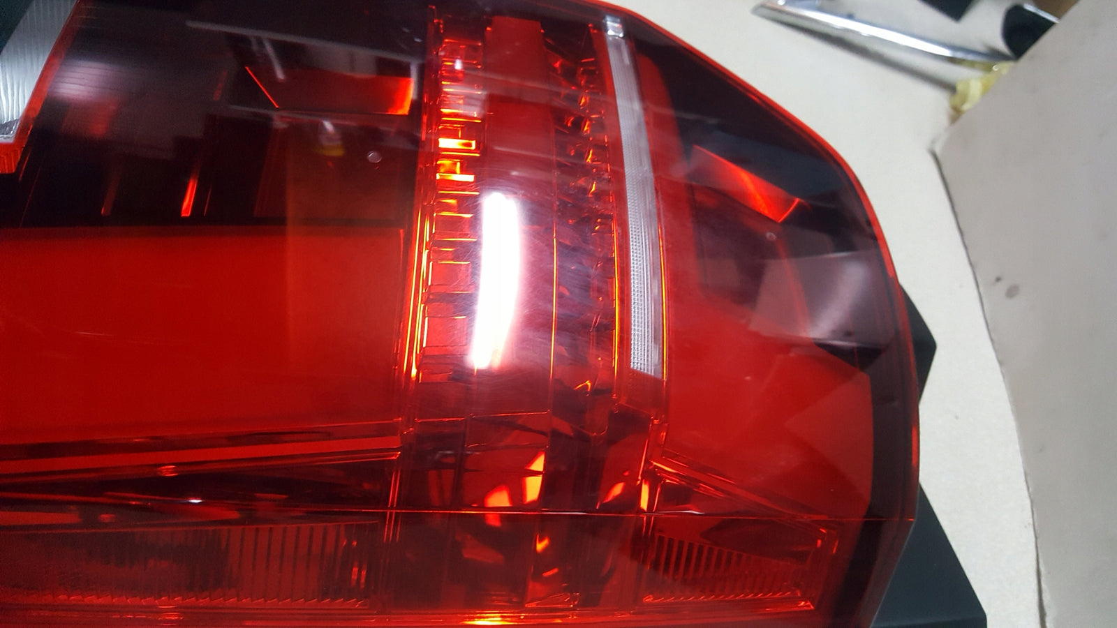 Lampa LED prawy tył VW T6.1 MULTIVAN TRANSPORTER 7LA945208B demontaż