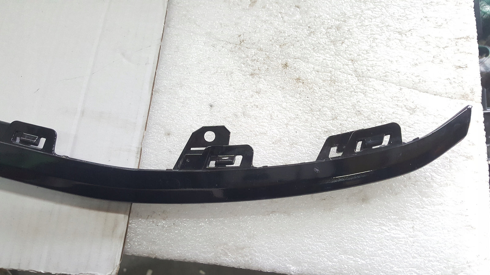 Listwa zderzaka przedniego AUDI A3 S-LINE 8Y0807110A demontaż