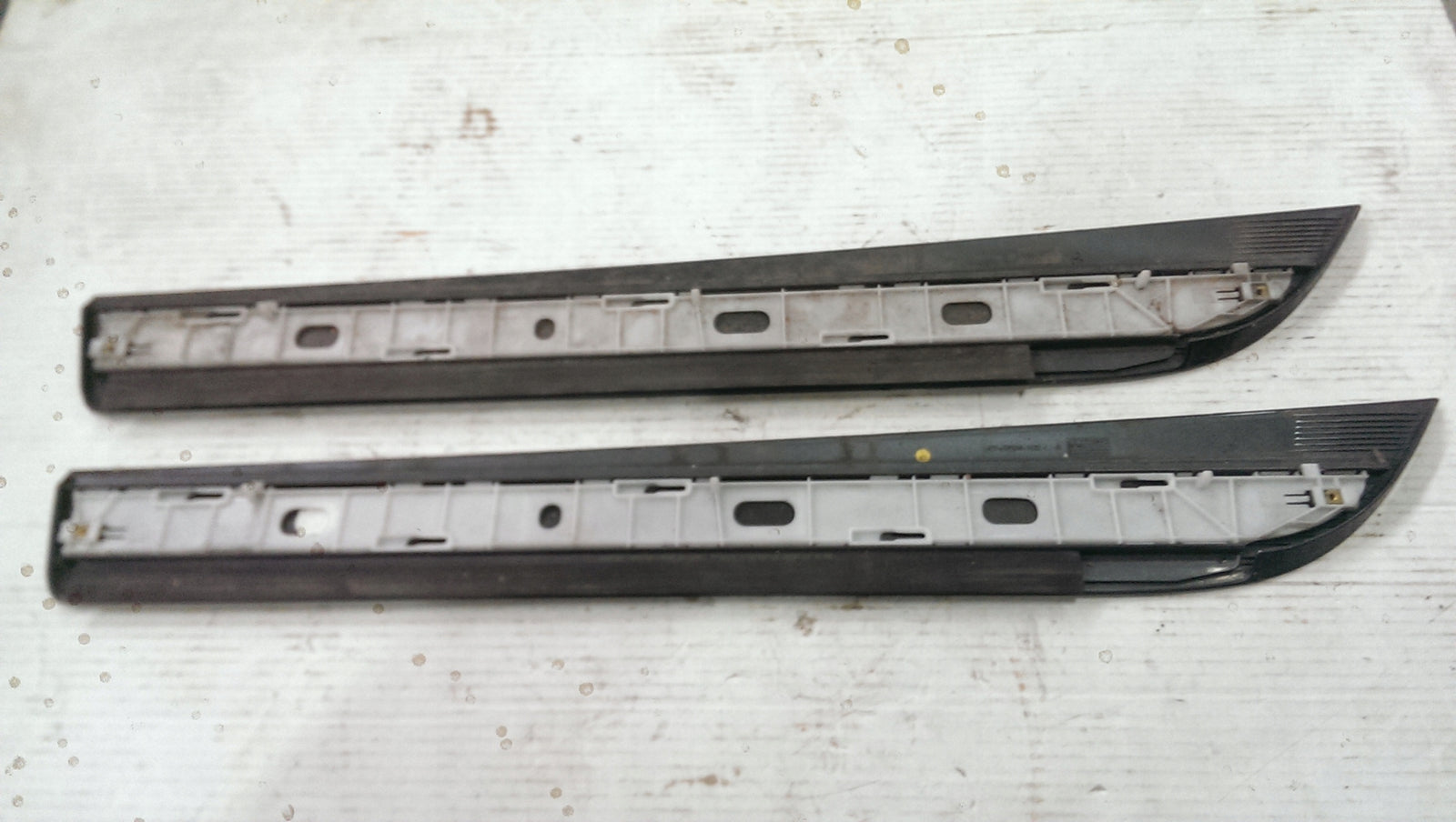 Listwa drzwi dolna PR tył AUDI A6 C6 4F0853970H