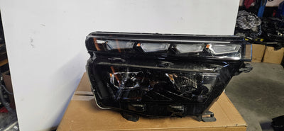 PR kompletny Full LED SKODA Kamiq 658941016D 2022r IDEAŁ