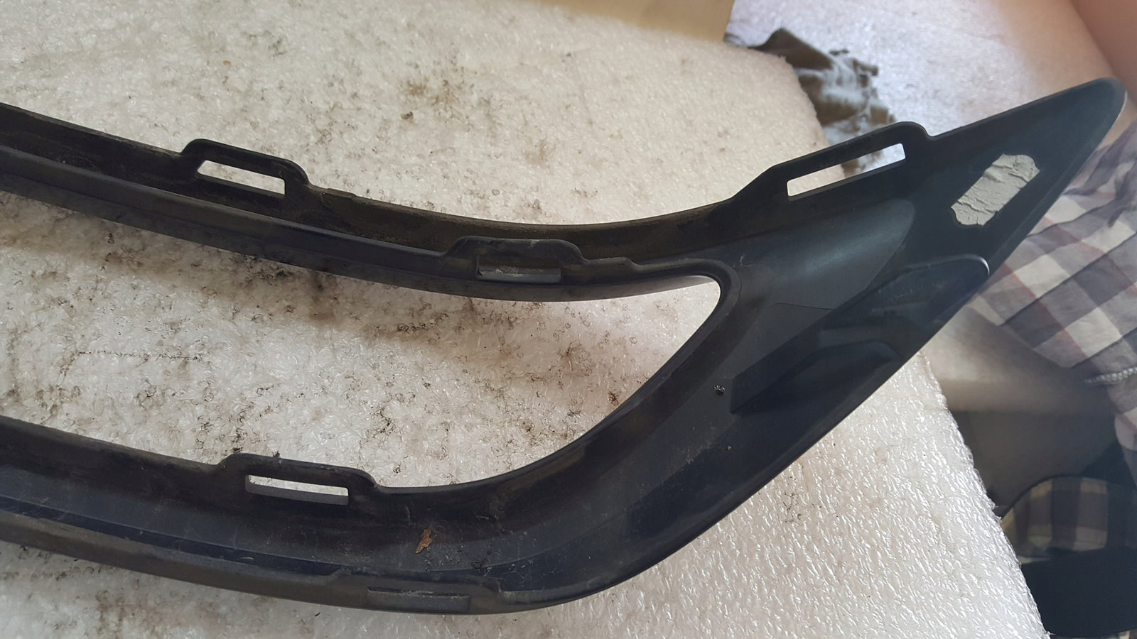Listwa atrapa zderzaka tylnego prawa strona AUDI Q7 4M0853332 demontaż