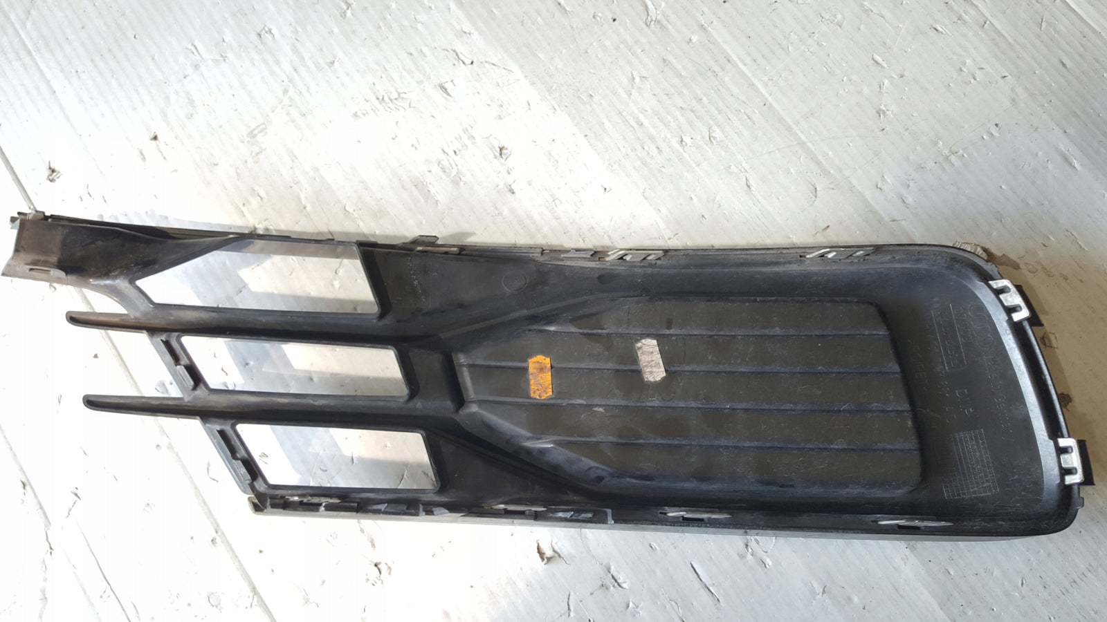Kratka zderzaka przedniego lewa strona AUDI A6 (C7) 4G0807681AD demontaż