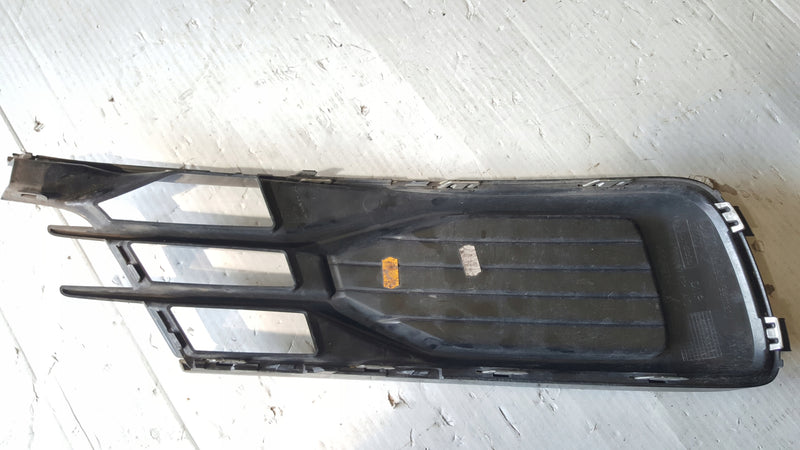 Kratka zderzaka przedniego lewa strona AUDI A6 (C7) 4G0807681AD demontaż