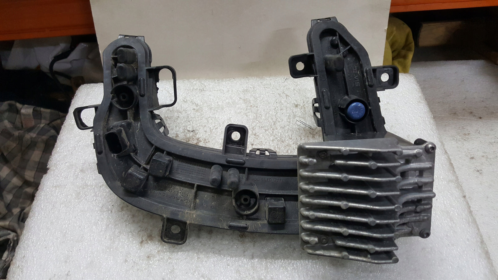 Prawy halogen LED- DRL-- VW E-UP! lift 12E941056E demontaż