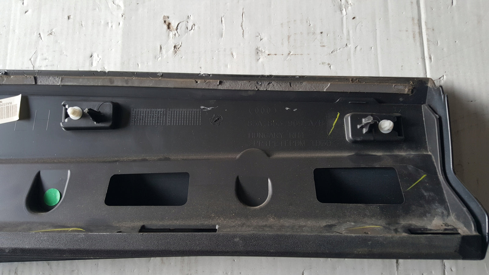 Listwa drzwi lewy tył AUDI Q3 II 83A853969A/B