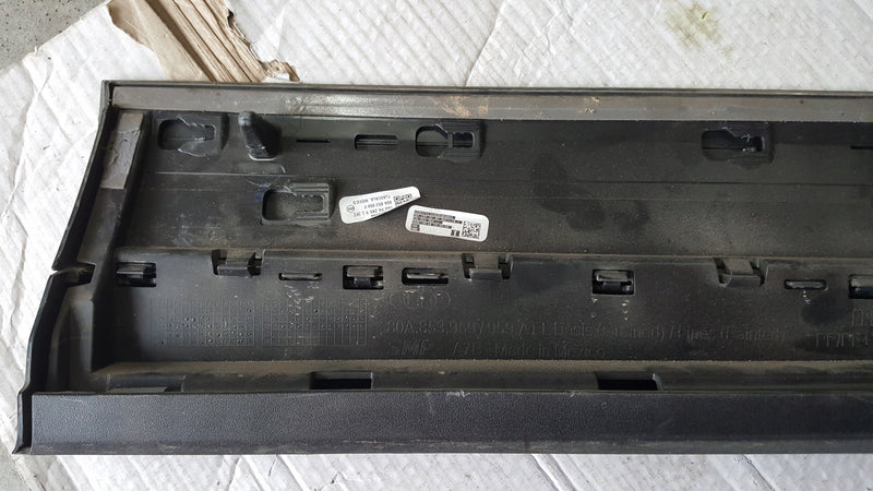 Listwa drzwi lewy przód AUDI Q5 80A853959A demontaż