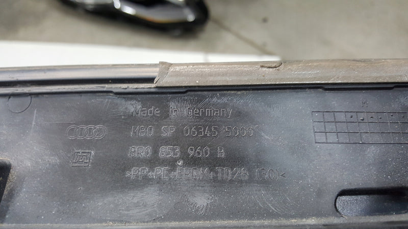 Listwa drzwi prawy przód AUDI Q5 8R0853960B