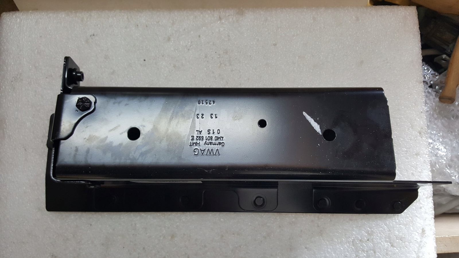 NOWY ORYGINALNY wspornik wzmocnienie prawy przód AUDI Q7 Q8 4M0801692E