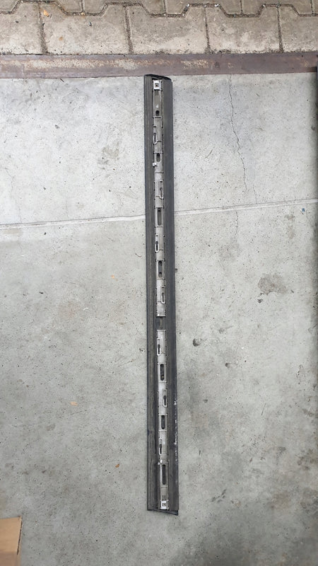 Listwa drzwi lewy przód AUDI S6 RS6 4F0 2004-11r