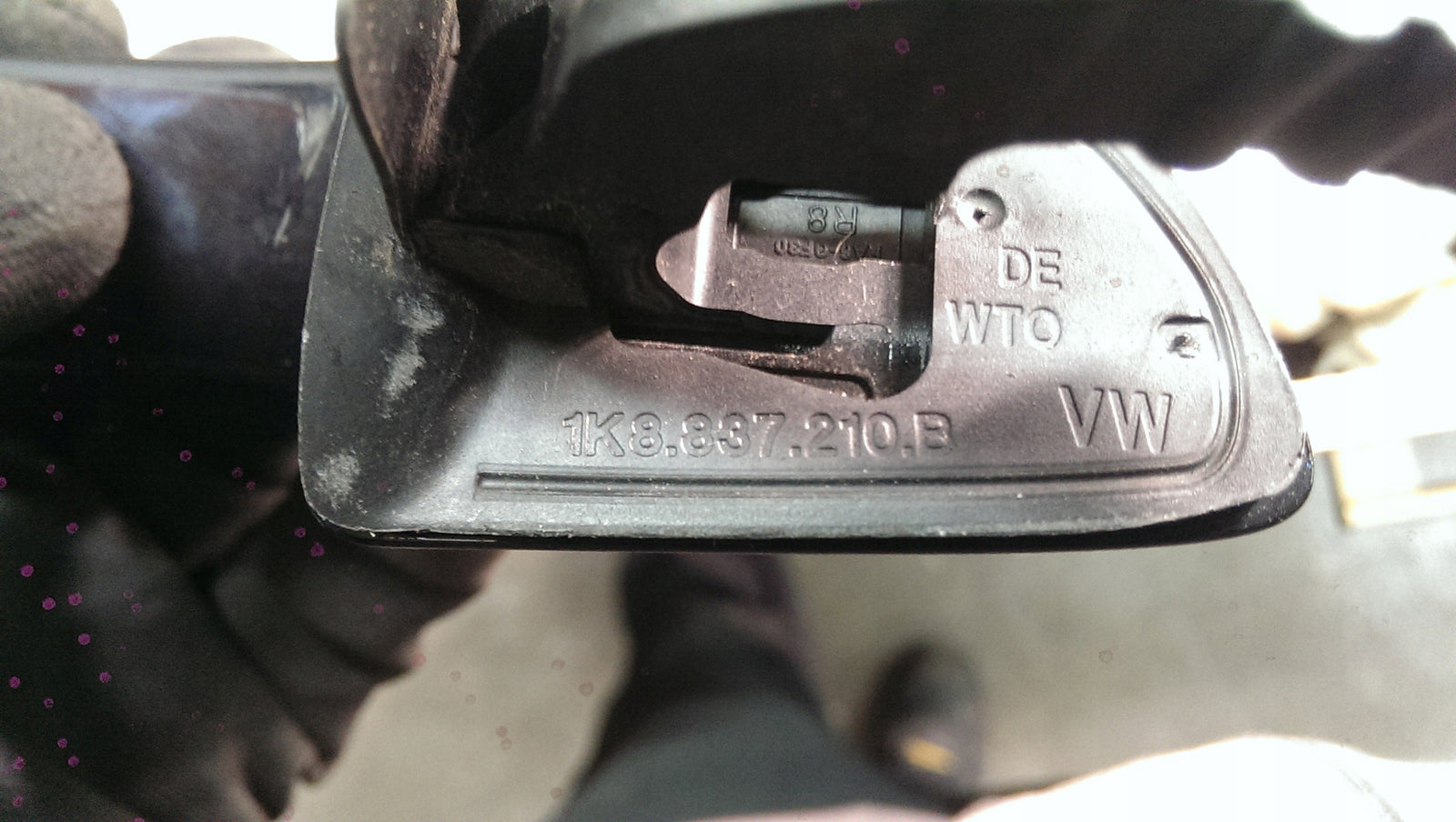 Klamka zewnętrzna PR przód VW SCIROCCO 1K8837210B