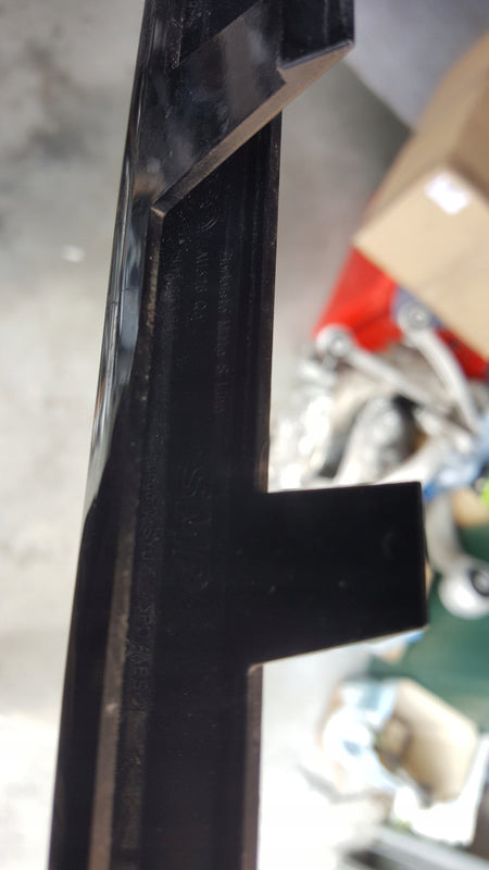 Listwa zderzaka przedniego AUDI Q3 83A853643 demontaż
