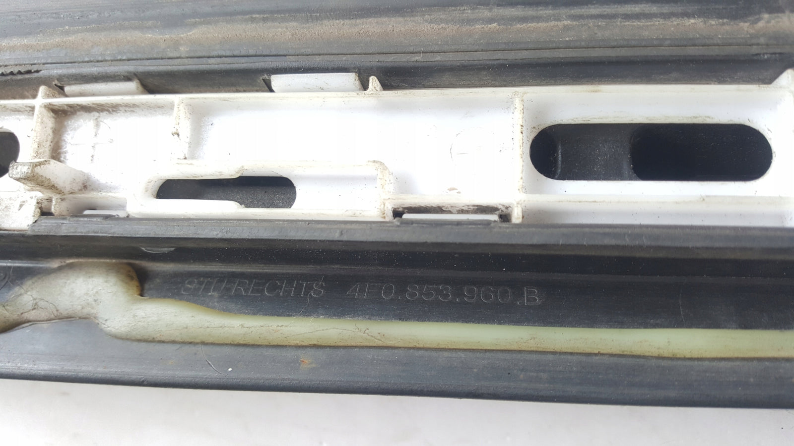 Listwa drzwi przednich prawa Audi A6 ALLROAD 4F0853960B