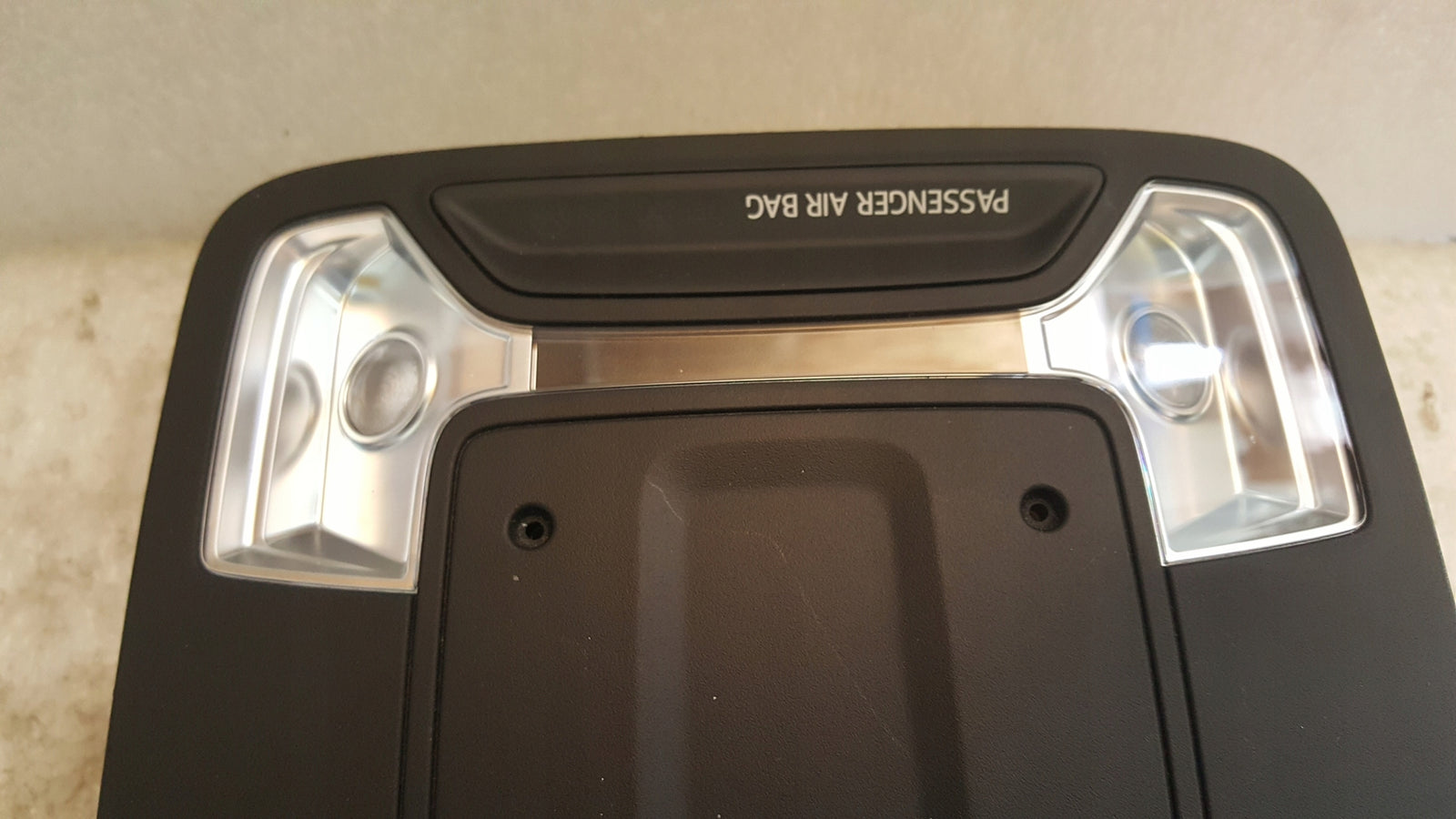 Lampka podsufitki AUDI Q2 81A947135BN demontaż