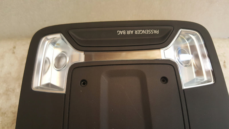 Lampka podsufitki AUDI Q2 81A947135BN demontaż