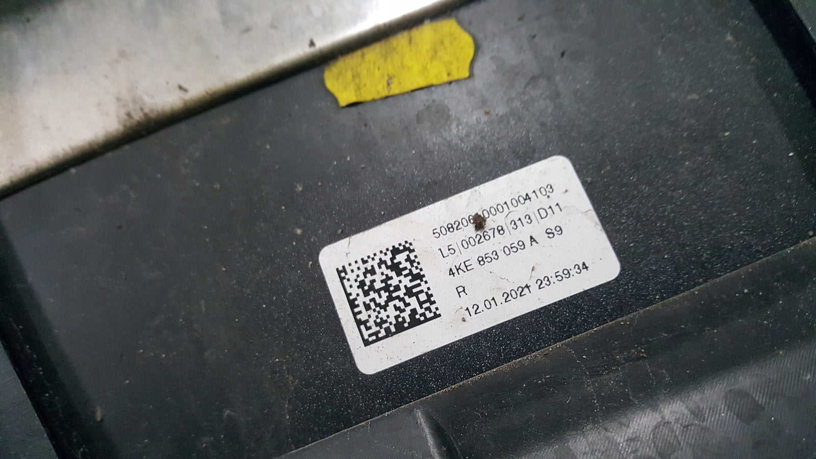 Listwa drzwi lewy tył AUDI E-TRON 4KE853969 demontaż