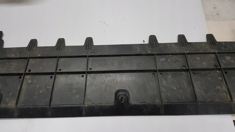 Dolna osłona zderzaka przedniego AUDI Q3 83A807611 demontaż