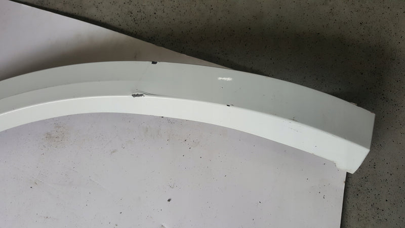 Listwa błotnika prawy tył VW TOUAREG 3 760853818C demontaż