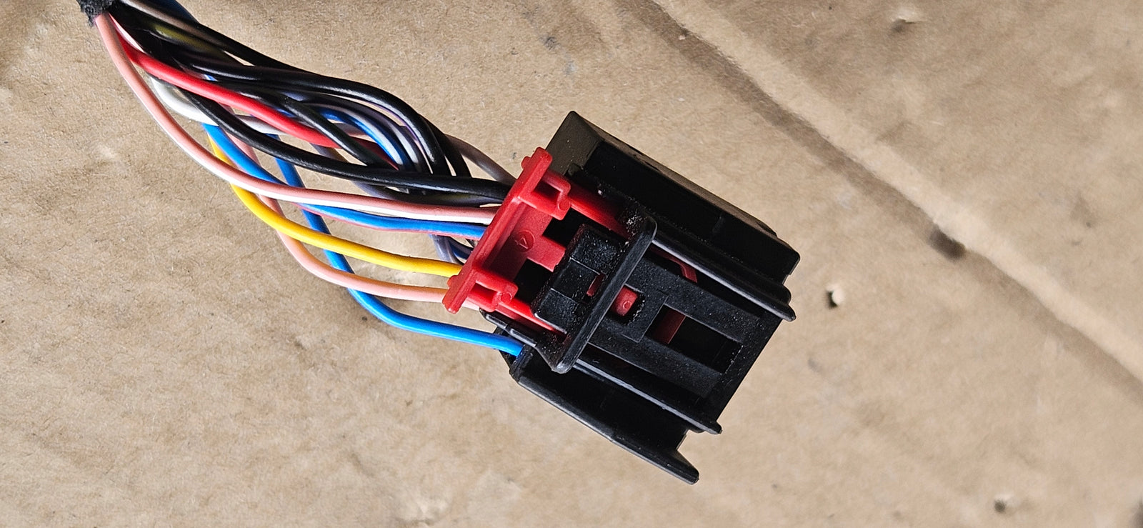 4KL857410T ideał LUSTERKO PRAWE AUDI E-TRON 14 pinów