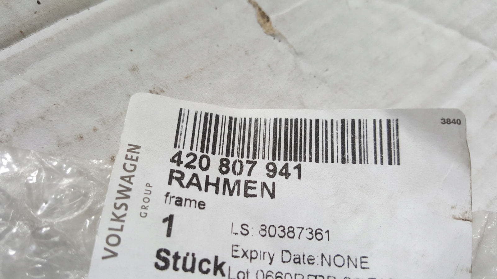 Ramka kratka zderzaka LE przód AUDI R8 420807941
