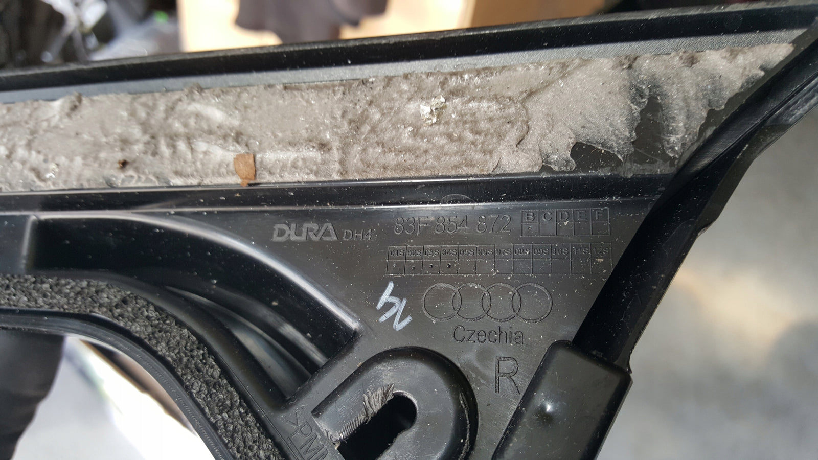 Prawa listwa spoiler klapy AUDI Q3 83F854872