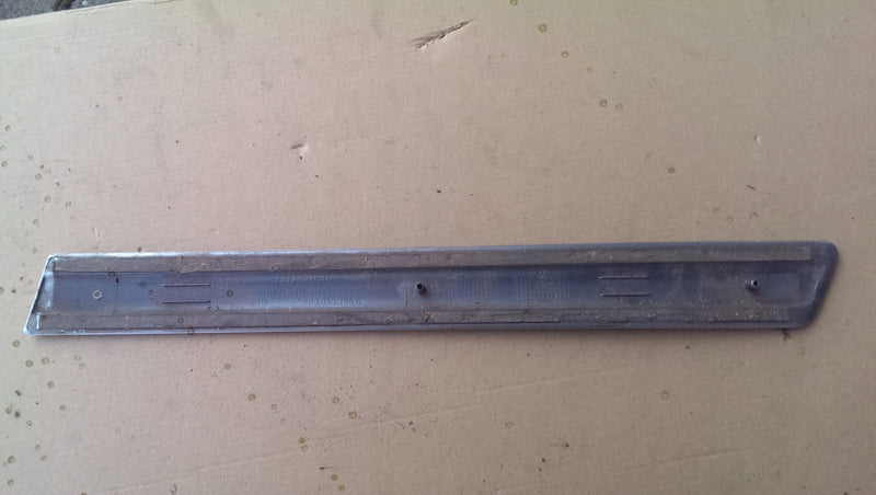 Listwa błotnika PR tył AUDI A3 S-LINE 8P3853984C