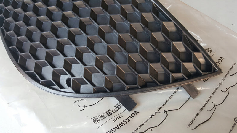 Kratka zderzaka prawy przód SEAT IBIZA 6L6853666